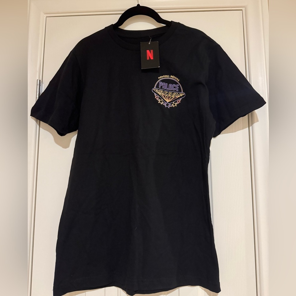 Netflix/Stranger Things Hawkins, Indiana Palace Arcade Graphic T-Shirt Size M